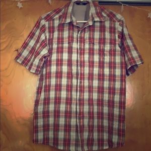 Shortsleeved button-up